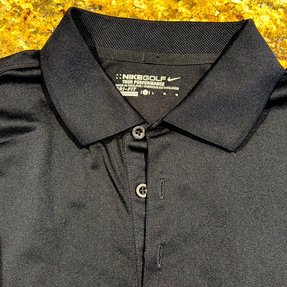 Nike golf shirt. - Picture 1 of 5